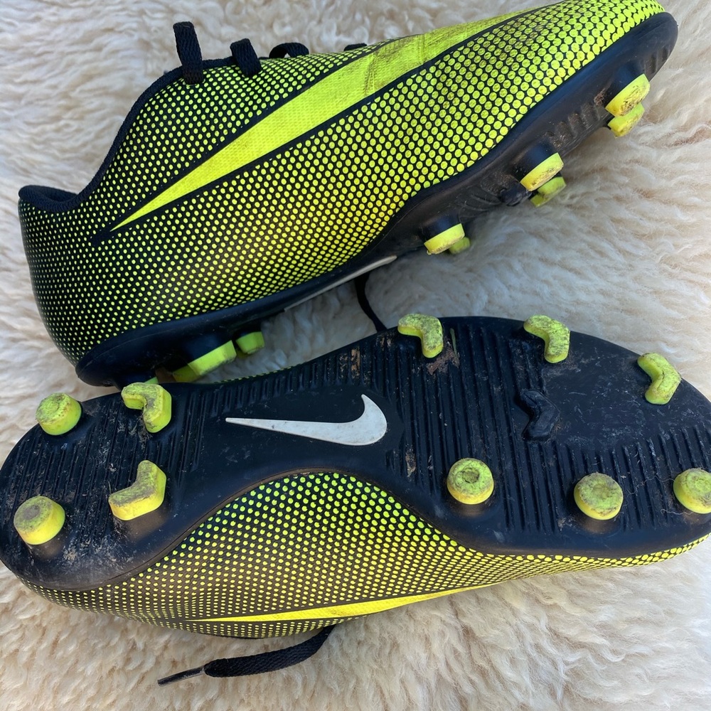 Nike soccer cleats! Size 3.5 years